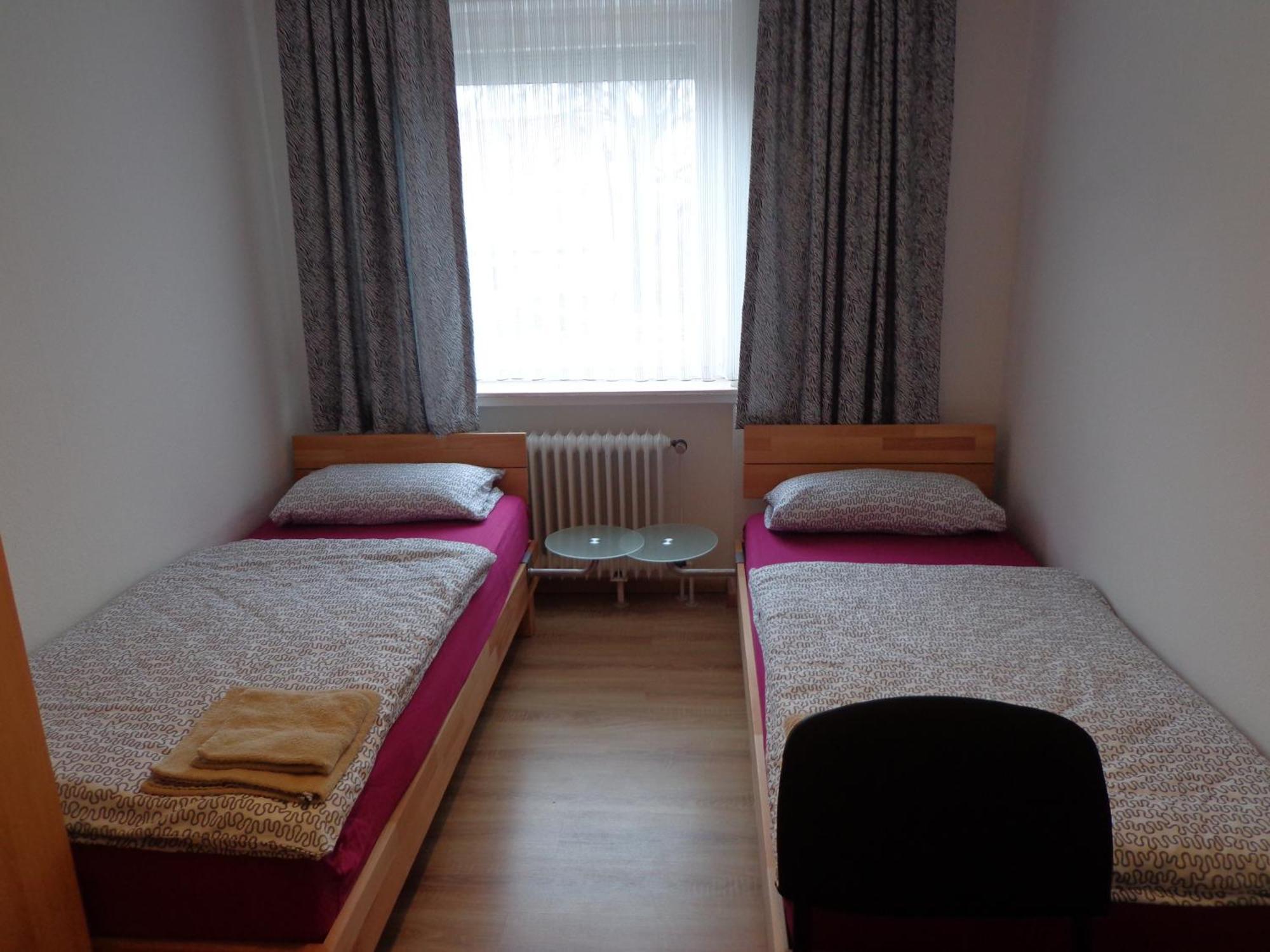 Homestay Naehe Messe Laatzen-gleidingen - Agency *